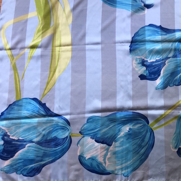 VTG Symphony Scarfs Large Square Scarf Blue Tulip  Design - Picture 8 of 14
